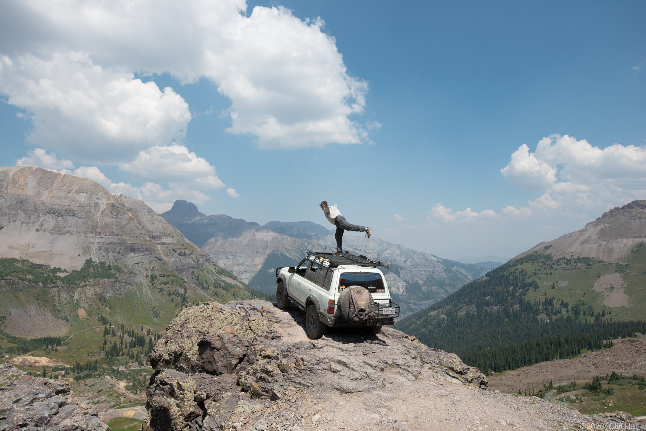 We are cruising at 11,000 ft, please stay seated with seat belts